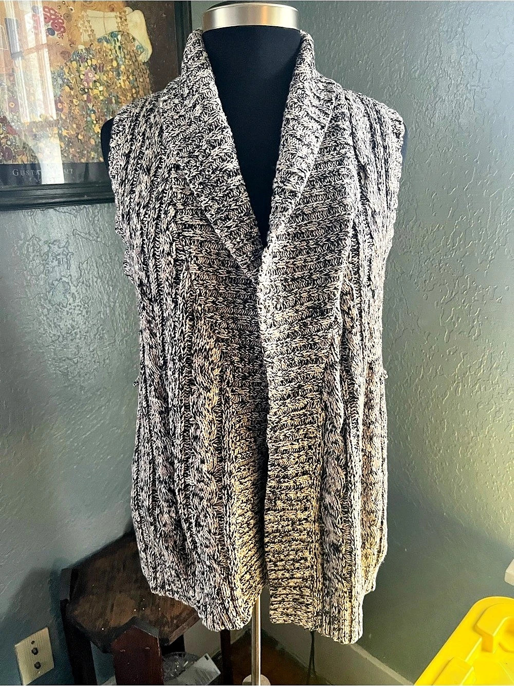 Old Navy Open Front Knit Vest in Black & White Size Medium Like New